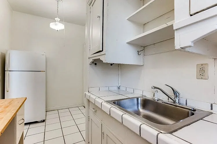 2120 Garfield Avenue — Photo 9
