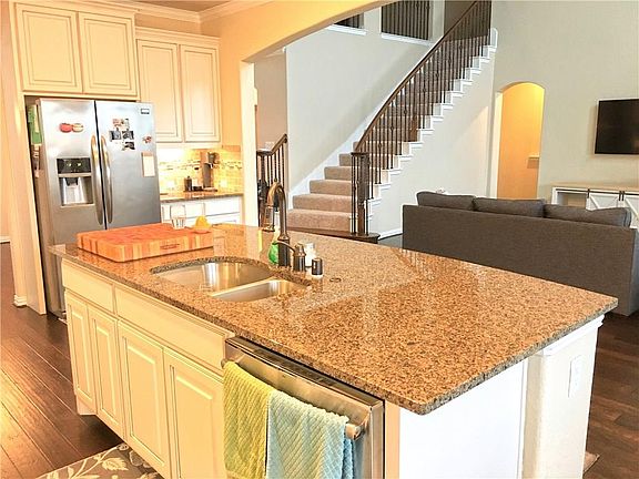 5th image of 9854 Crown Meadow Dr