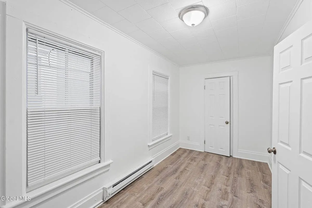 Building Photo - 416 7th Ave #1