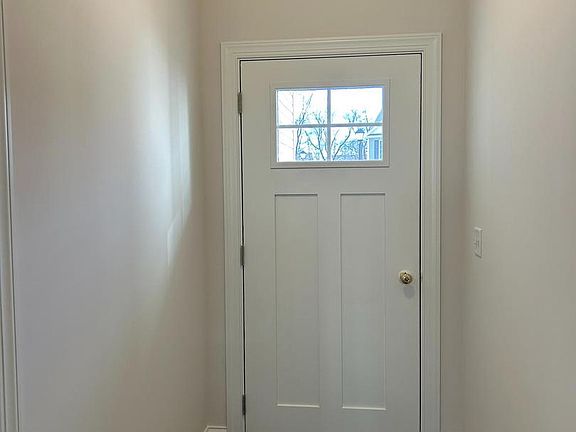 3rd image of 121 Magnolia Dr