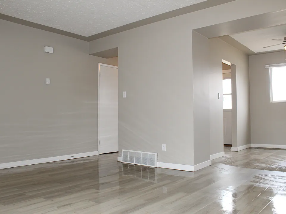 12235 129a St NW