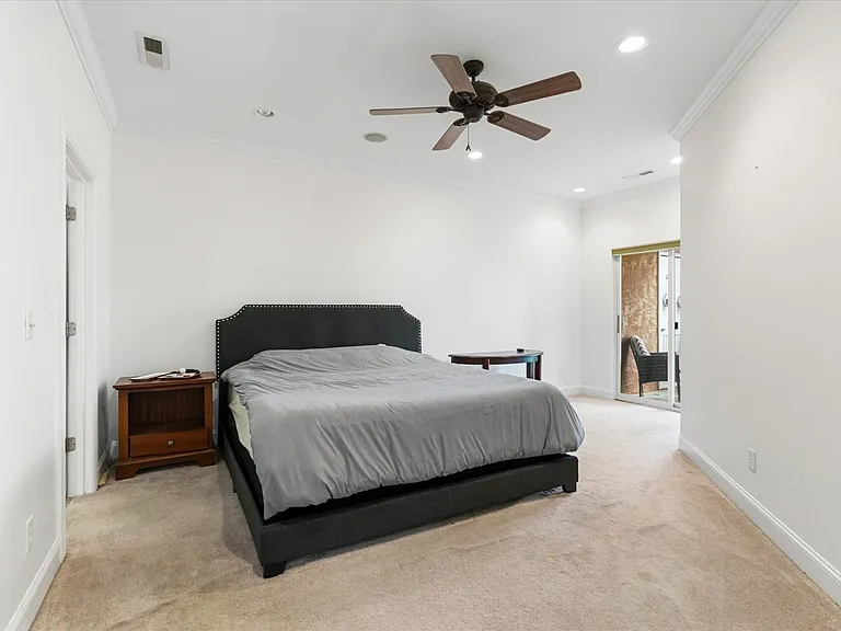 901 Renaissance Ct — Photo 11