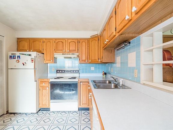 4th image of 220 Katy Ln