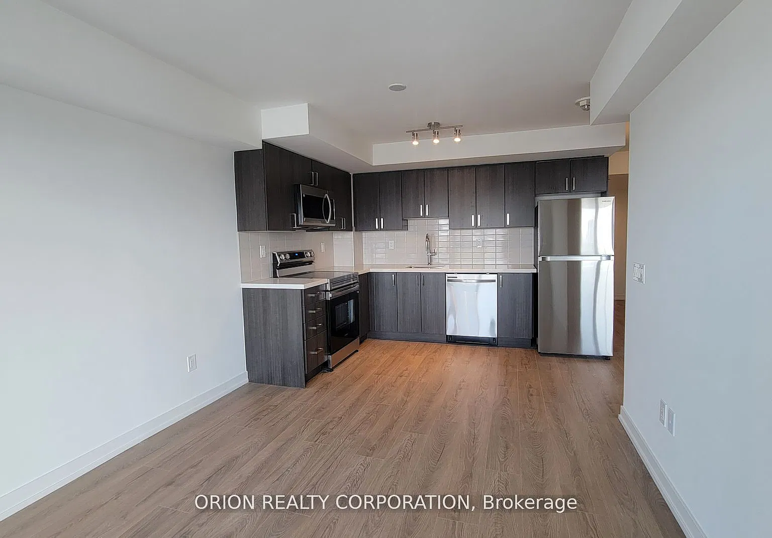 1435 Celebration Dr — Photo 4