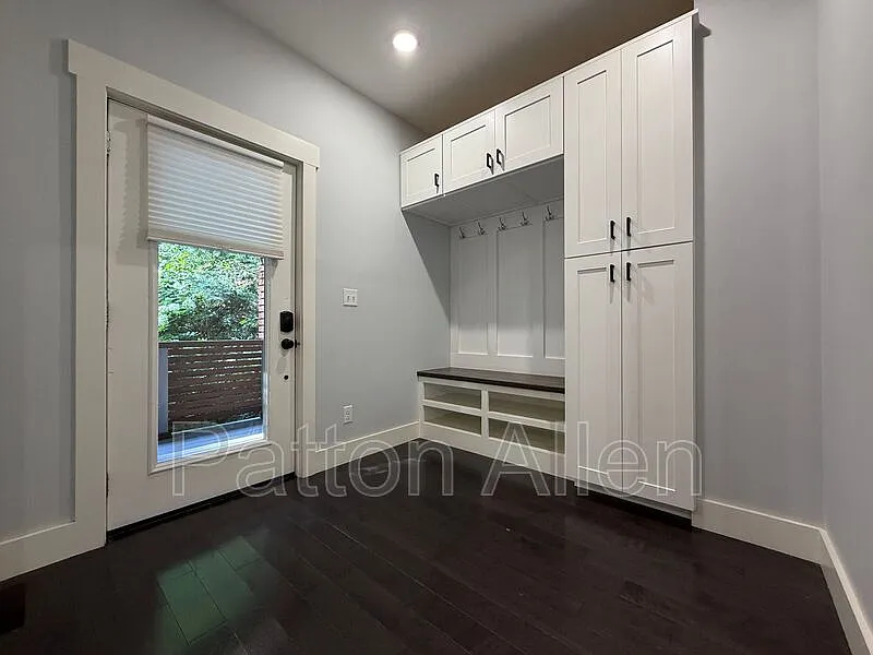 3 bed, 3.5 bath, 2290 sqft, $3,750 — Photo 3