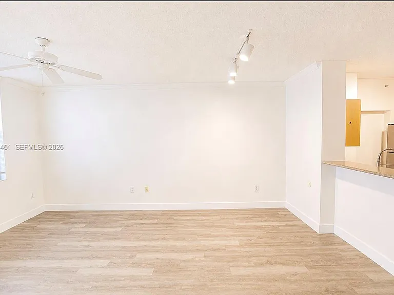 1919 Van Buren St #115A — Photo 2