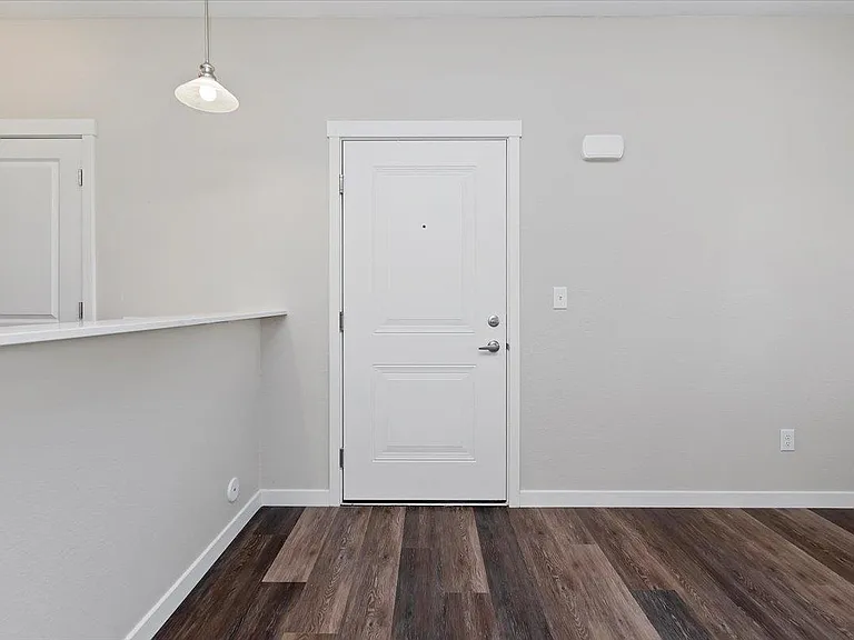 The Summit Apartments — Photo 34