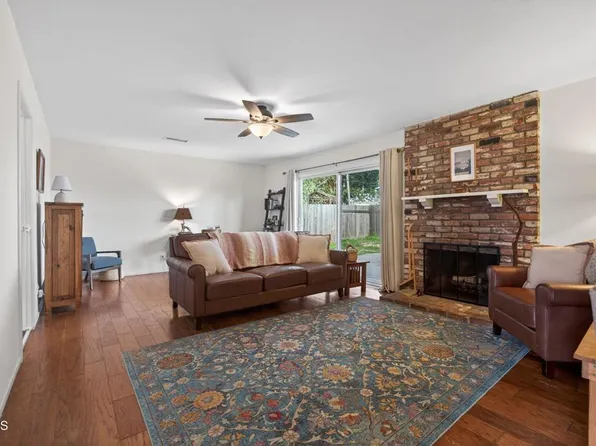 404 Mackay Ave, Ventura, CA 93004