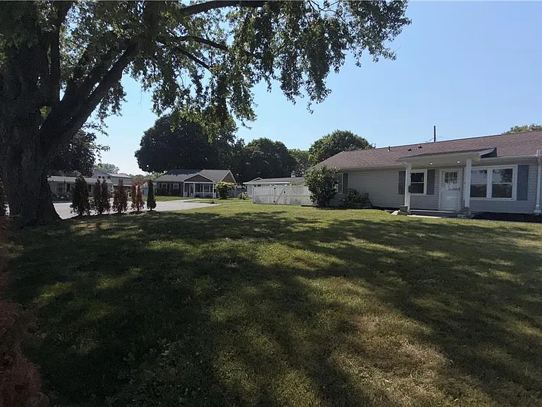 49 Seyfried Ave — Photo 15
