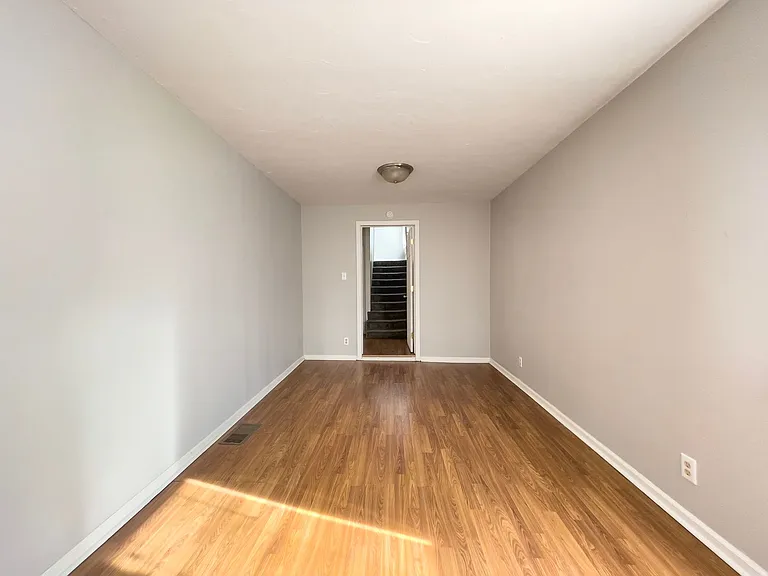 118 N Martin St — Photo 16