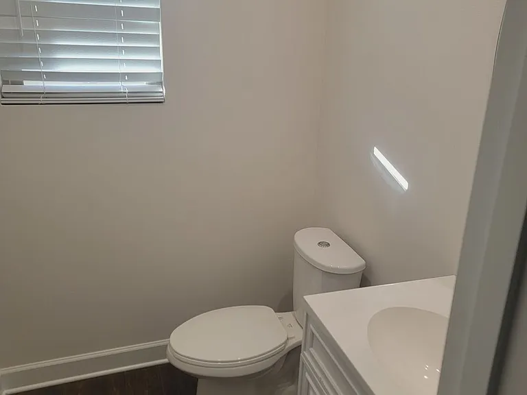 4637 Collingham Dr — Photo 9