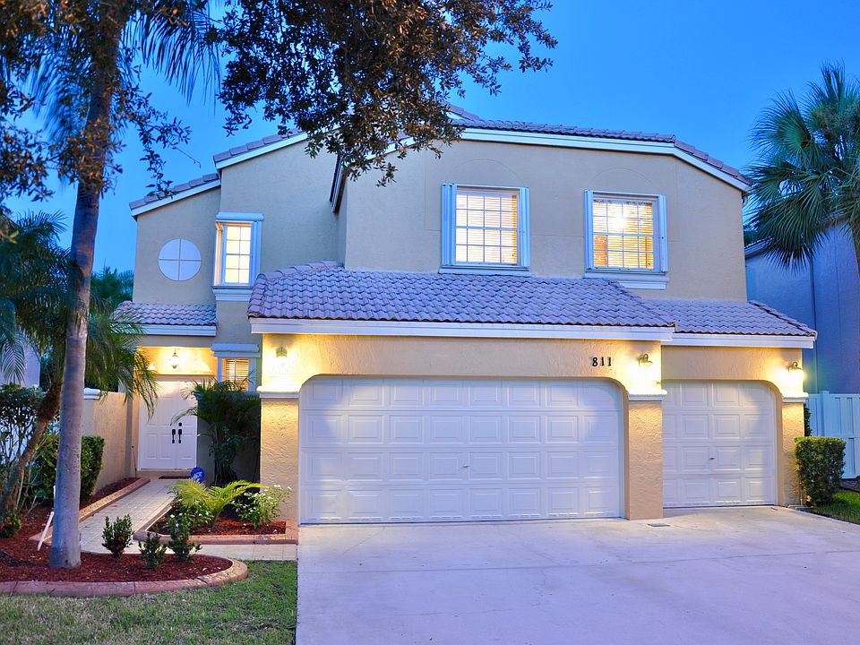 1st image of 811 NW 155th Ter