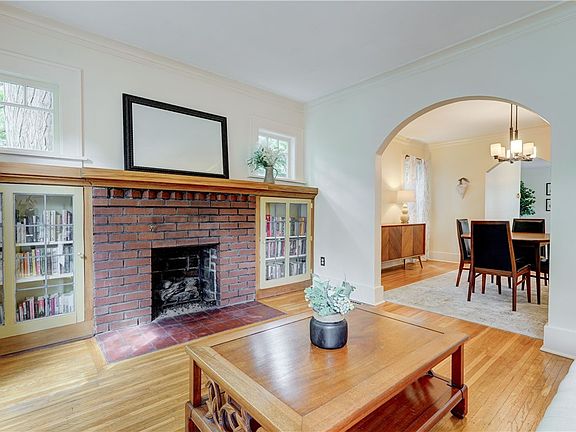 5th image of 83 Dewey Ave