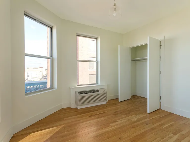 366 West Side — Photo 14