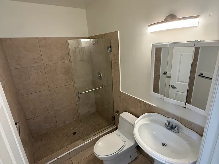 Chelsea Apartments — Photo 15