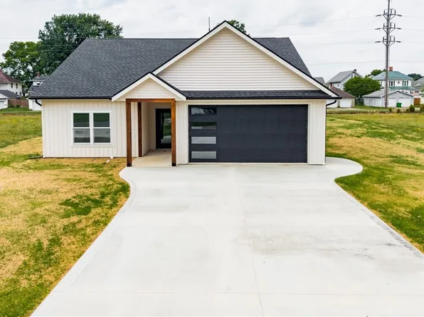 589 S 12th St, Coshocton, OH 43812