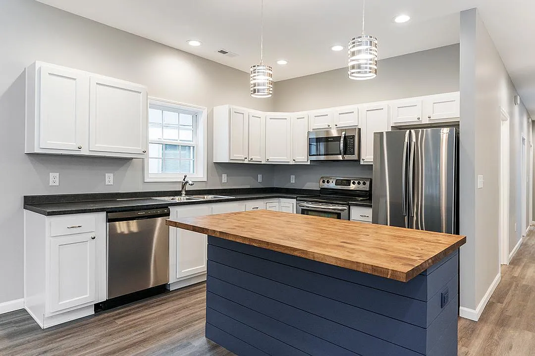 250 E Loudon Ave — Photo 1