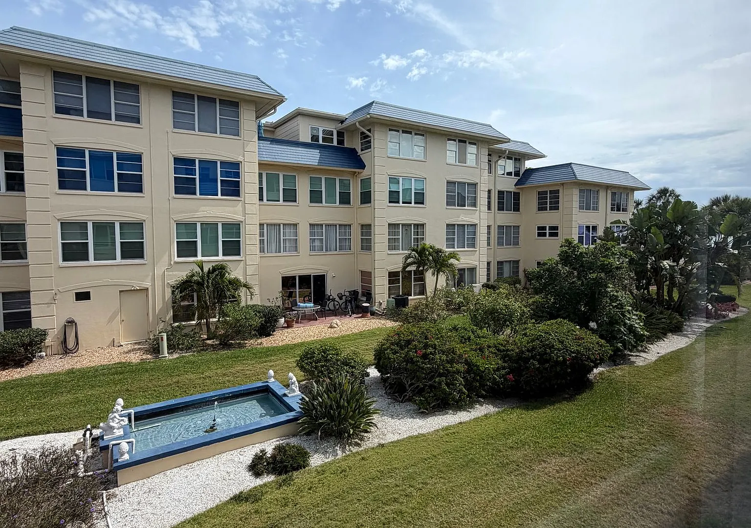Beach Harbor Club Beauty — Photo 3
