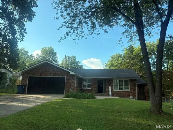 1908 Yale Dr, Scott City, MO 63780