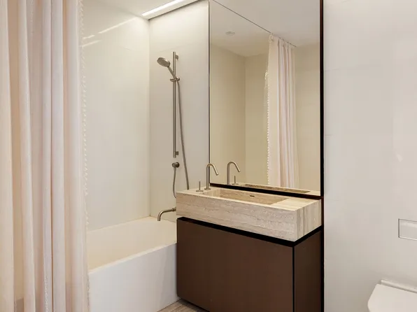 100 East 53rd Street image 10 of 15