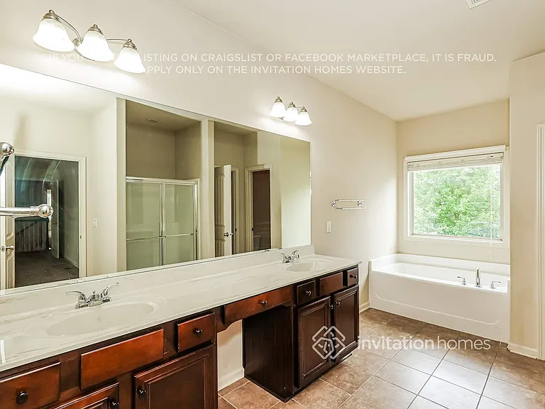 3911 Lake Manor Way — Photo 12