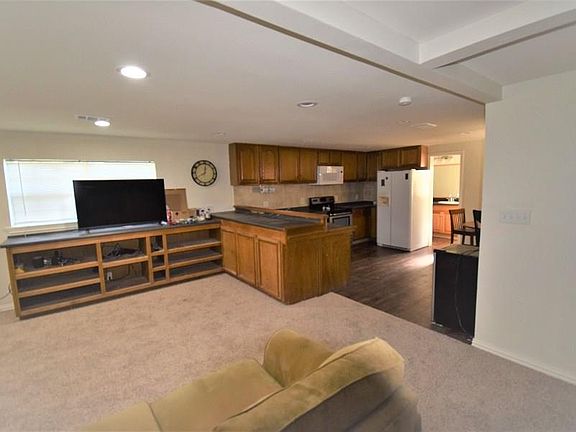 4th image of 1325 Acorn Ln