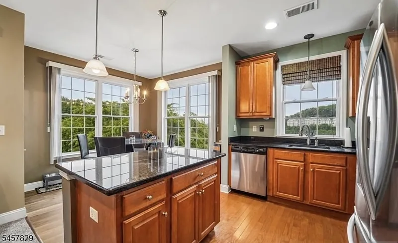 2 bed, 2.0 bath, 1152 sqft, $3,250 — Photo 2