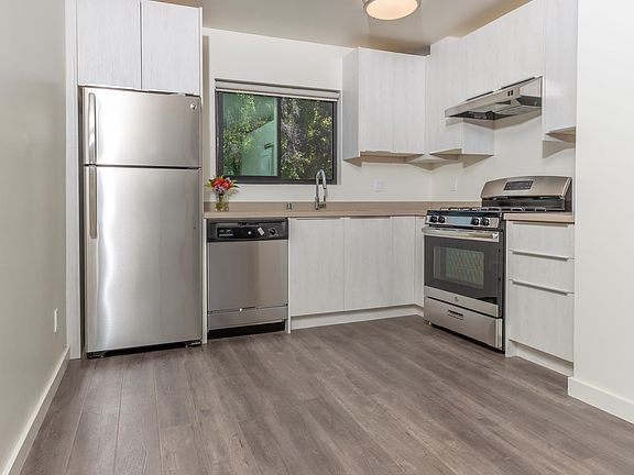 4th image of 1330 N Martel Ave APT 16