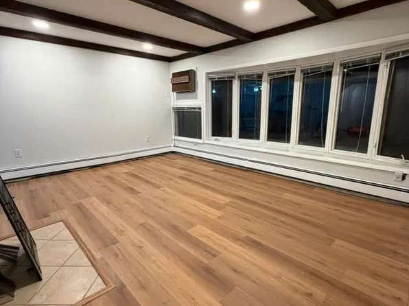 (undisclosed Address), Levittown, NY 11756
