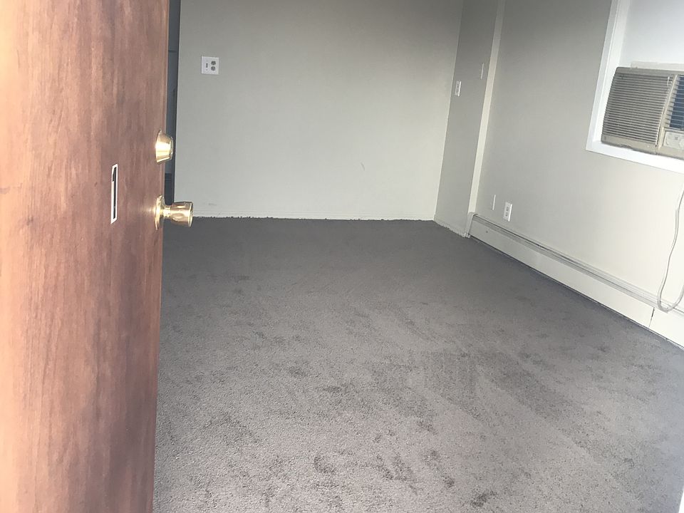 1st image of 550 Concord St APT 1
