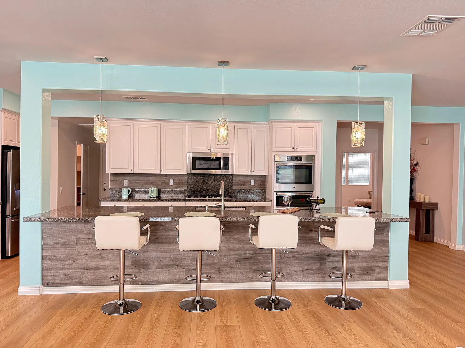 5 bed, 3.5 bath, 3400 sqft, $4,800 — Photo 3