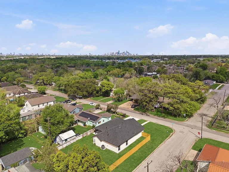 7040 Kinney St — Photo 35