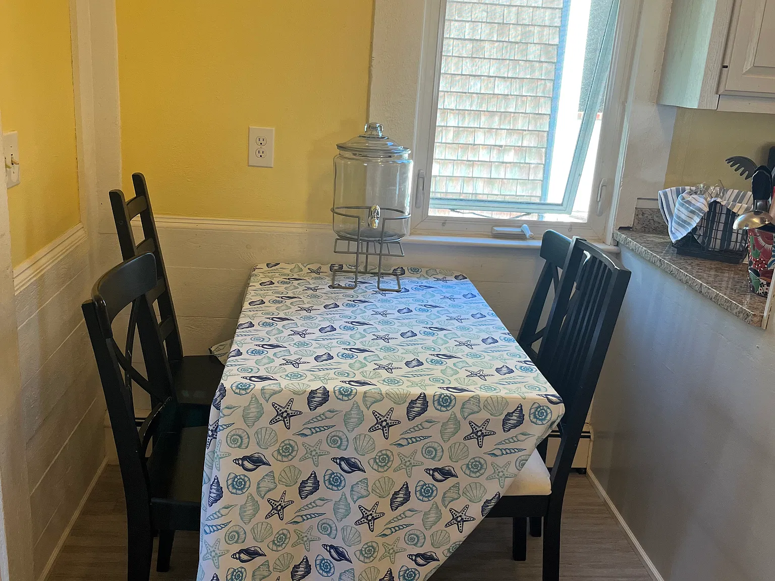 4 bed, 2200 sqft, $3,100 — Photo 4