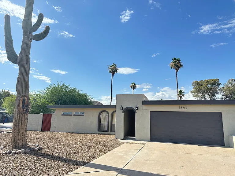 2802 E Dahlia Dr — Photo 2