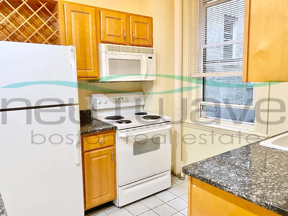 32 Queensberry St #6