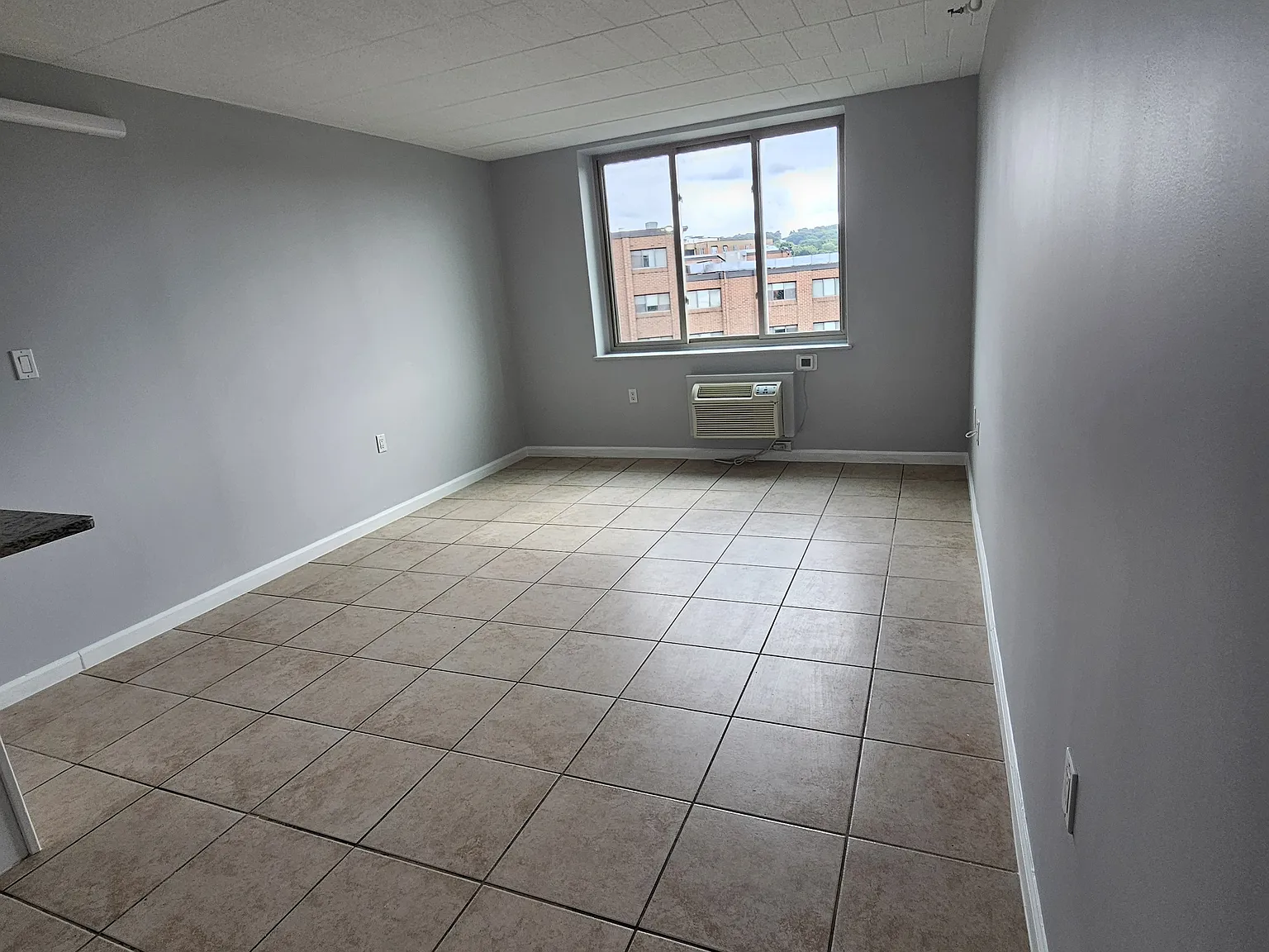 Studio, 500 sqft, $1,200 — Photo 2