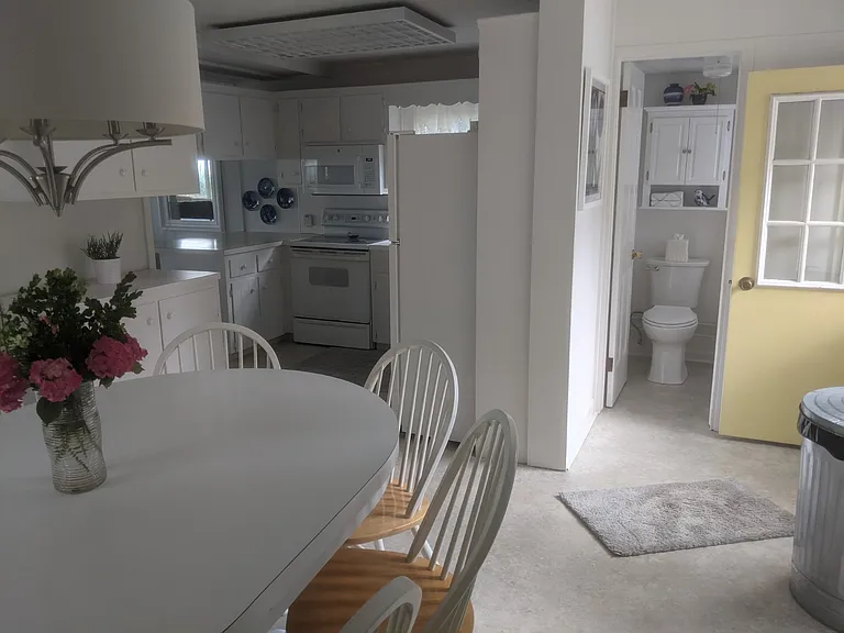 2421 Lakefront Dr — Photo 11