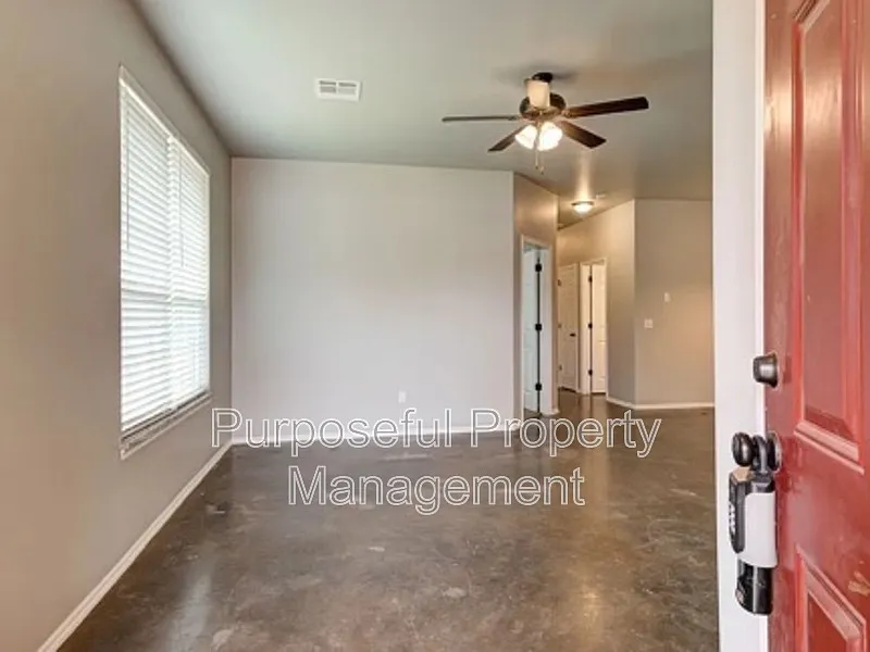 3 bed, 2.0 bath, 1250 sqft, $1,350 — Photo 4