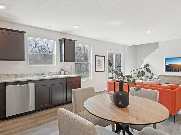 4th image of 115 Ashburn Way