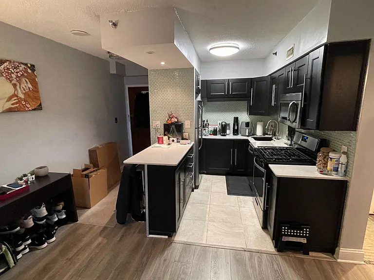 4801 Fairmont Ave #611 — Photo 8