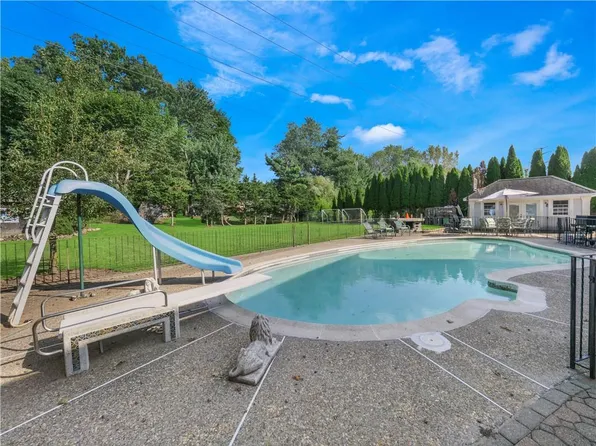 40 S Constitution Drive, Tappan, NY 10983