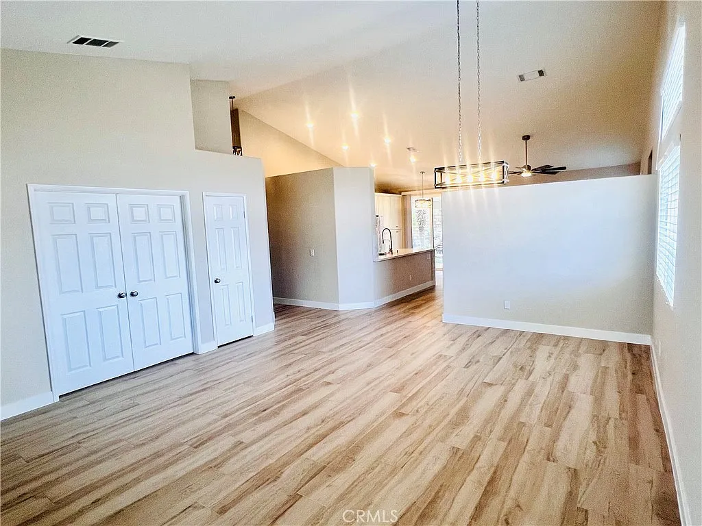 4 bed, 1868 sqft, $4,250 — Photo 2