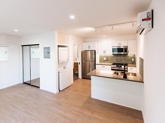 2nd image of 1201 Idaho Ave #12