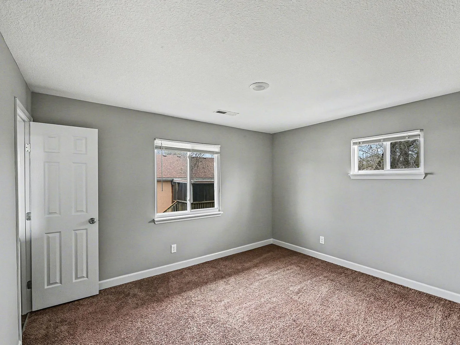 Brentwood Apartments — Photo 2