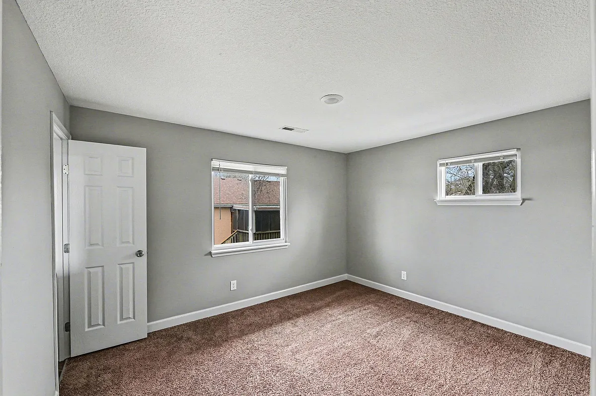 Building Photo - Brentwood Apartments