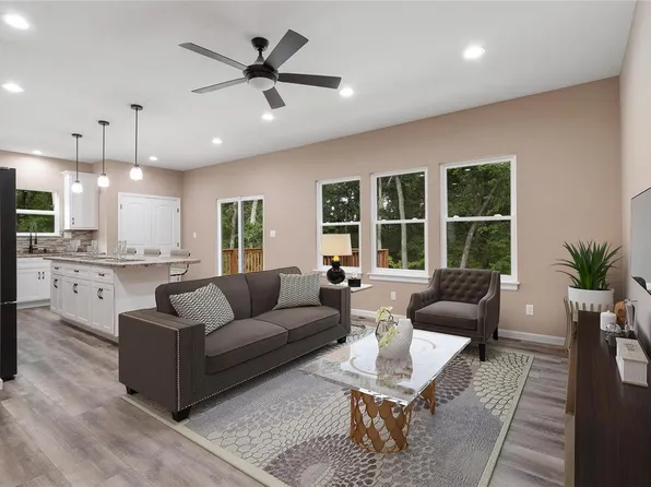 8900 Barrett Dr, Dittmer, MO 63023