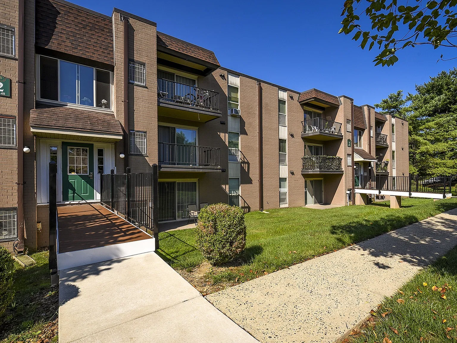 Summit Trace Apartments — Photo 2