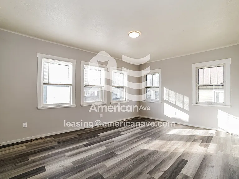 1762105_004_wm_-_living_room_13428588.jpg