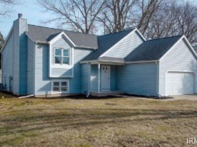 1825 Cross Creek Dr, South Bend, IN, 46628