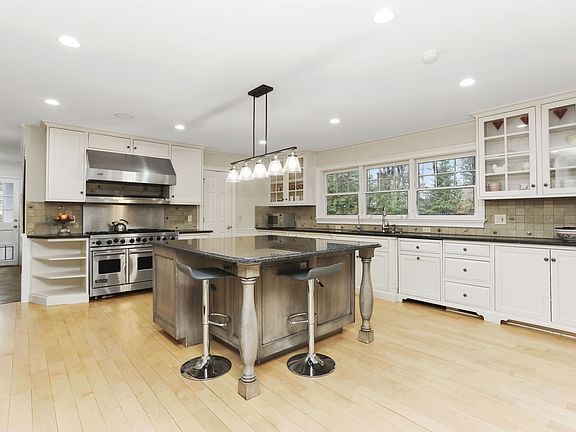 55 Rockwood Ln Greenwich CT-print-022-045-016-4200x2800-300dpi.jpg